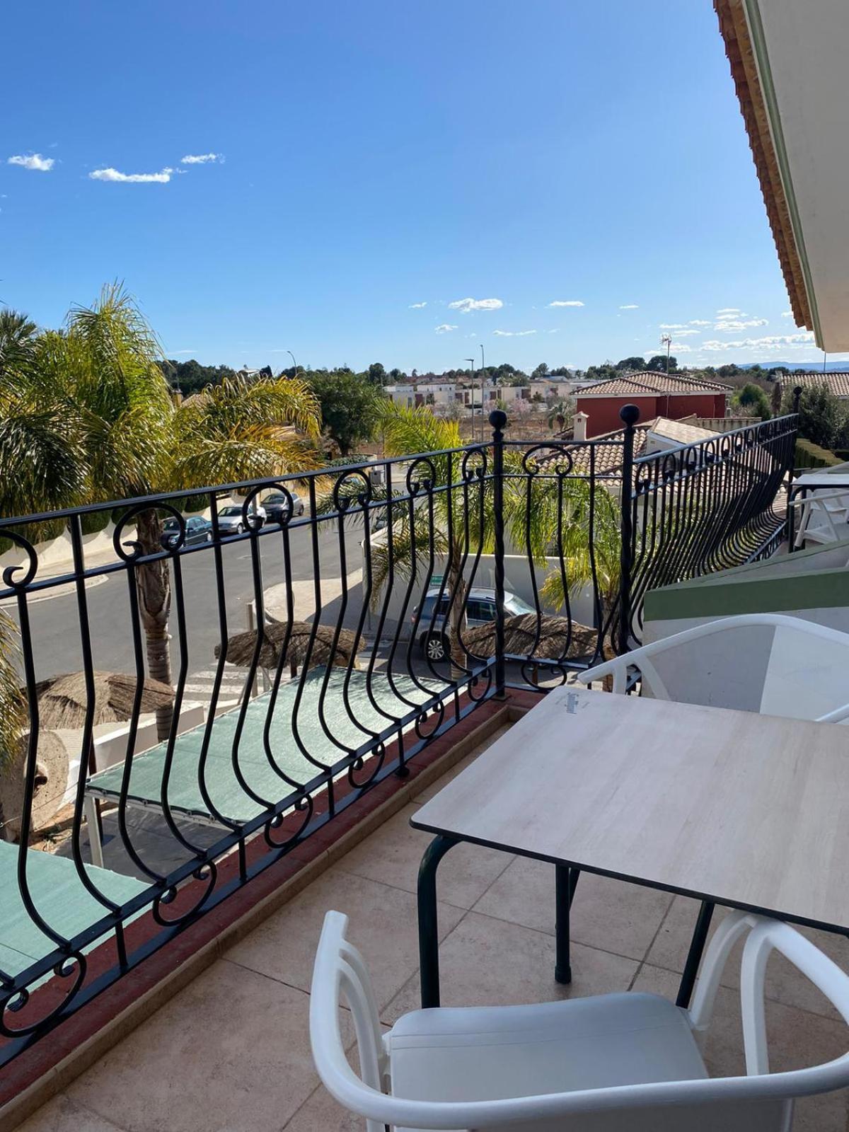 Hostal Espai Mediterrani Puebla de Vallbona Luaran gambar